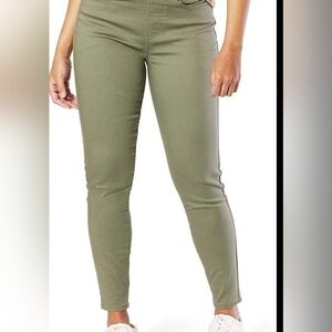 Signature by Levi Strauss Pull-On Skinny Pants in Olive